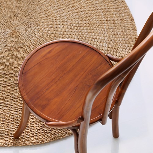 ALTTO 테이블과 KADEDO 의자로 완성하는 실용적인 사무 공간