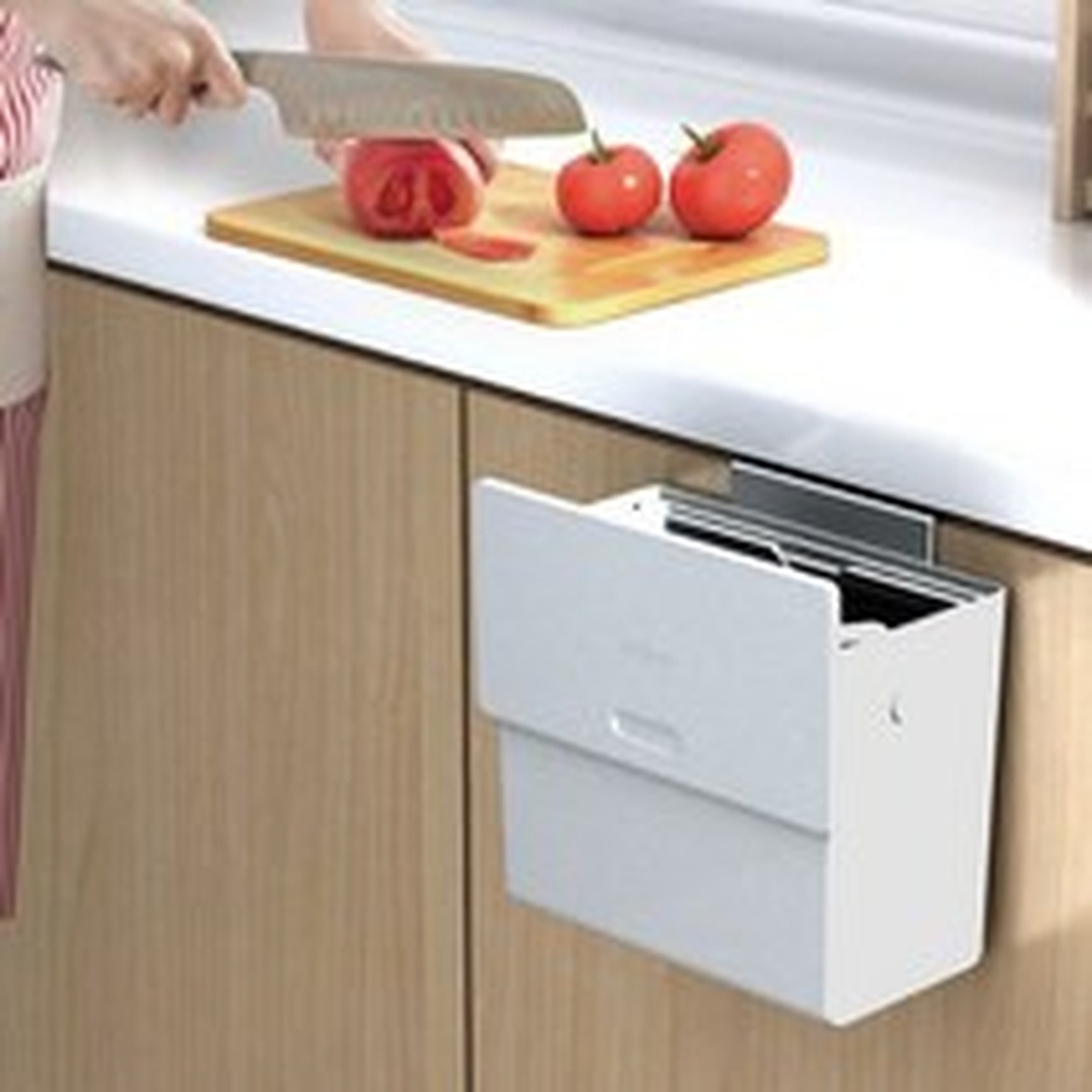 우주뭉치 주방 걸이형 휴지통 9L, 크림으로 편리함 높이기