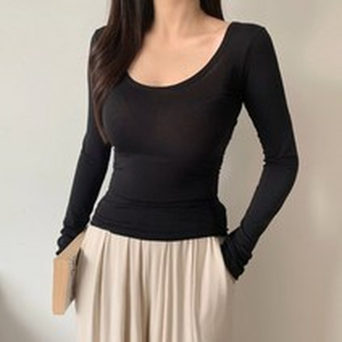 라라온 여성용 스판 U넥 슬림핏 긴팔 티셔츠 멋짐발산형