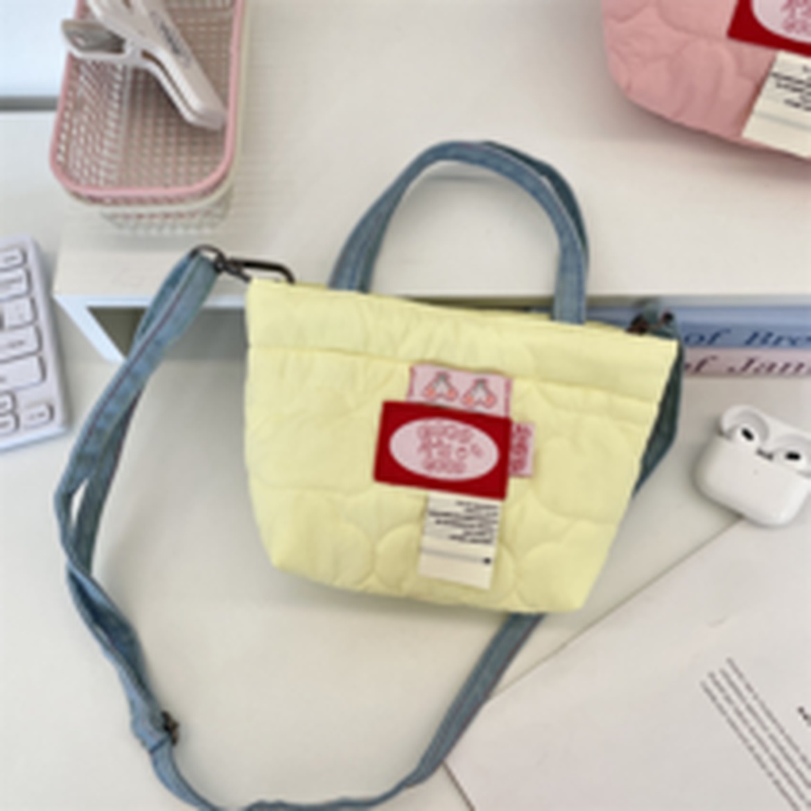 띵룸 사계절 데일리 퀼팅 미니백 가벼운 여성 토트백의 스타일링