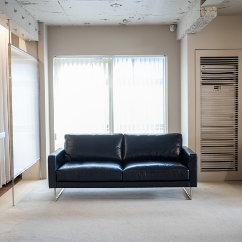 옐로우라이트 PH5 블랙가죽 2인용 빈티지쇼파, 공간을 아늑하게 만드는 내추럴한 선택