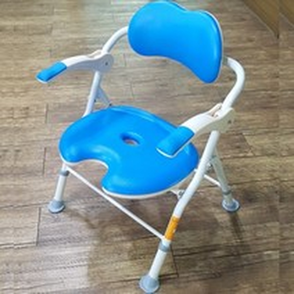 환자용 노인 접이식 목욕의자 안정적 세척 편리함 (보필)