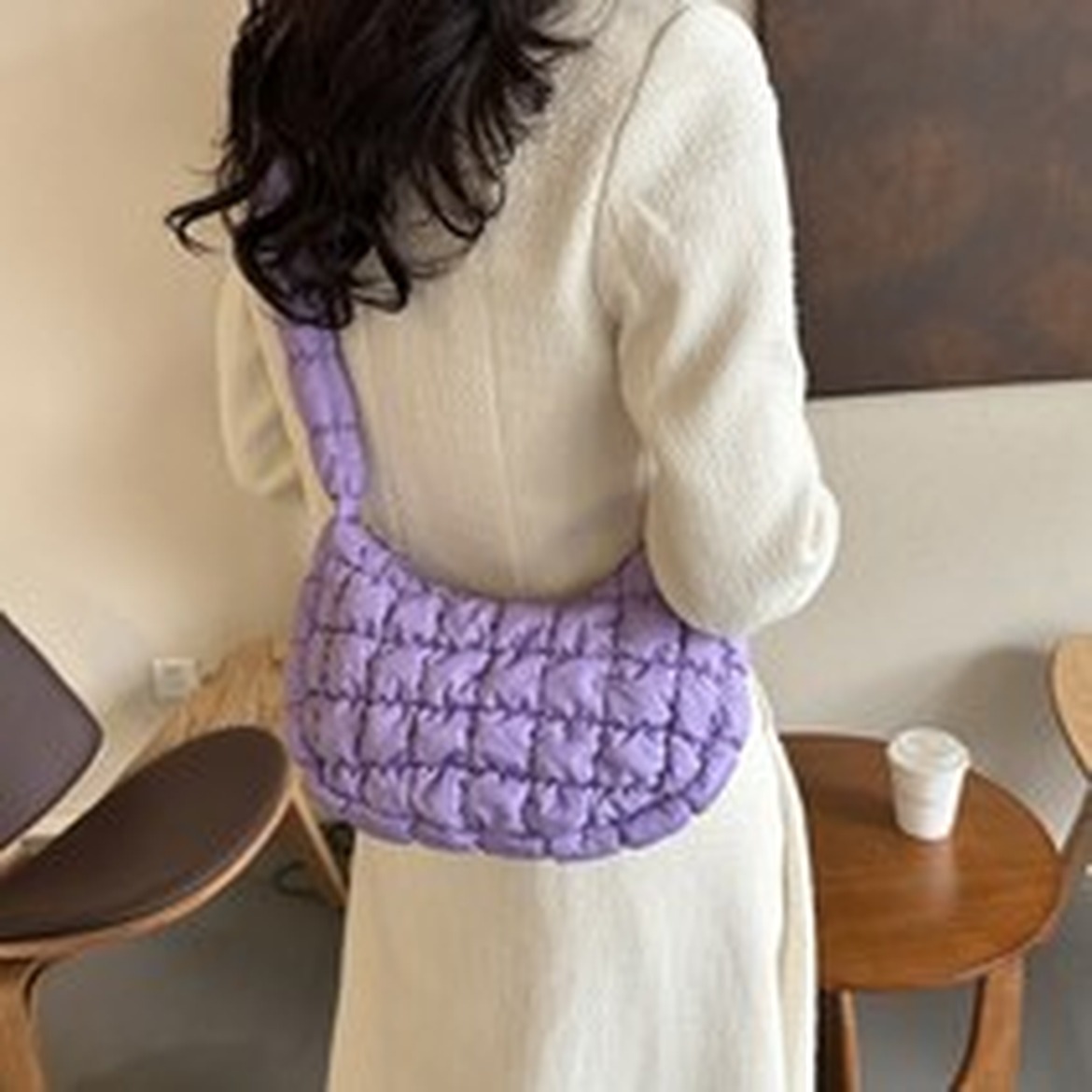 피어니스트 폼폼 패딩 구름 숄더 크로스백의 귀여운 포멀함