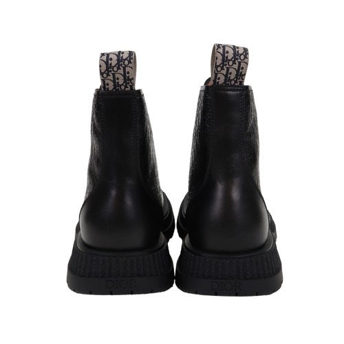 디올 남성 버팔로 레이스업 앵클 부츠, 고급스러운 스타일과 편안함의 조화