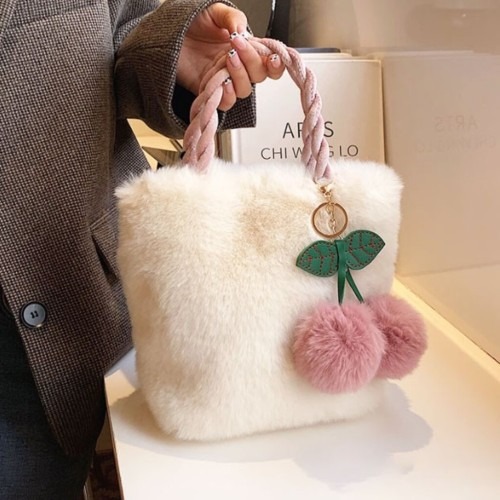 러블리 포근 체리 퍼 가방 크로스백 | 실용성과 스타일을 겸비한 선택