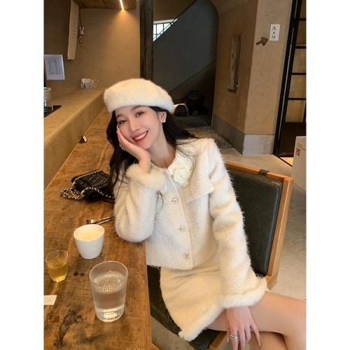 크롭 배색 트위드 투피스세트 활용도 높은 스타일