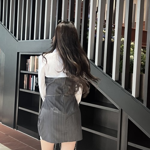 체인벨트로 완성하는 슬림하고 우아한 진주벨트 스타일