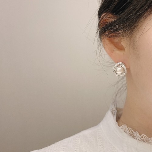 혼주 스타일에 맞는 진주귀걸이 선택 시 확인해야 할 포인트