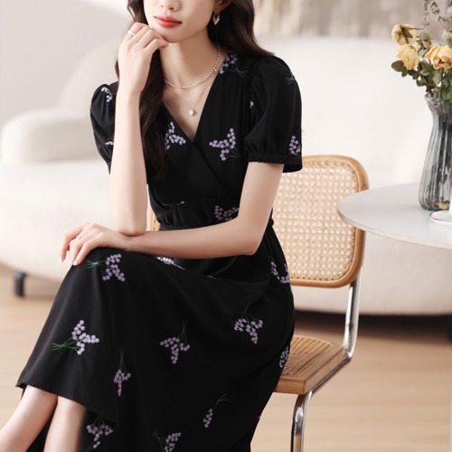 플라워롱원피스 | 여름 데이트룩과 데일리로 활용 가능한 여성 브이넥