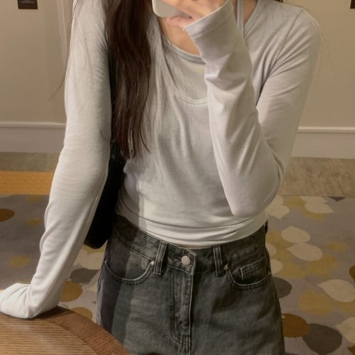 다양한 스타일에 맞는 오버무드 레이어드 홀터 나시 세트 체크 포인트