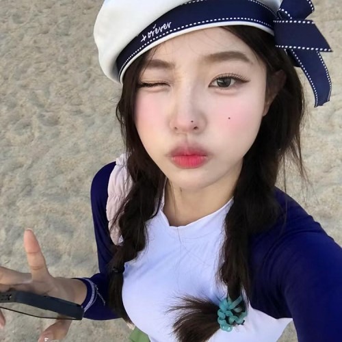 베레모 마린룩 화가 코스튬의 매력
