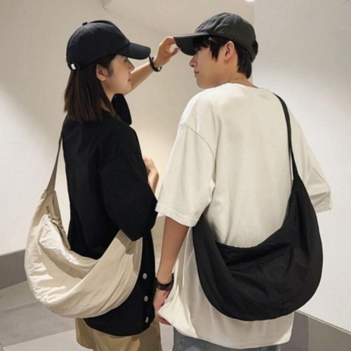 도모아 커플 아이템 반달 지퍼 숄더백 추천