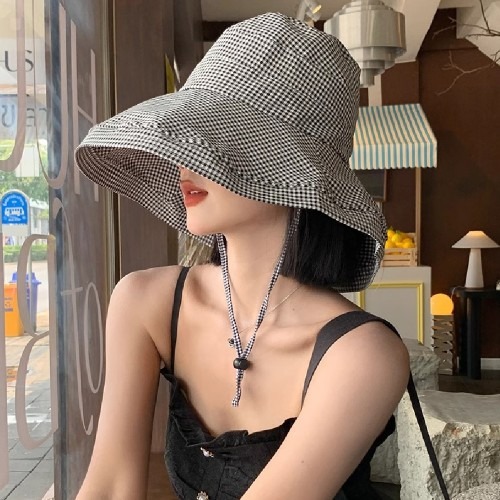 여름 외출 시 체크해야 할 넓은 챙 모자 선택 기준