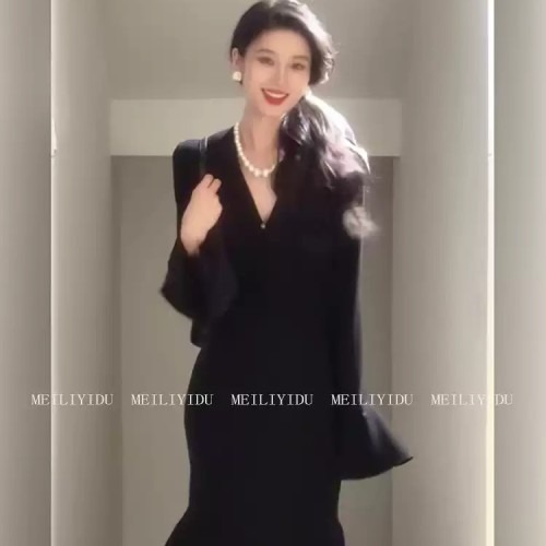 블랙 V넥 원피스, 한채영의 파티룩으로 완벽 변신
